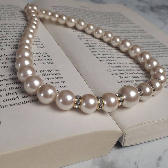 Pearls with Studded Diamonds Necklace - Picture 2 of 15
